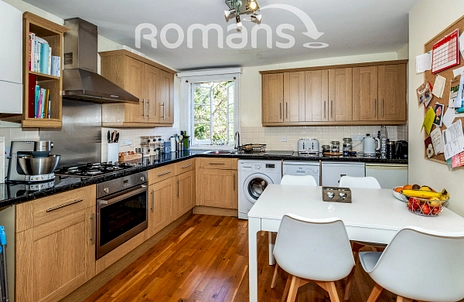 2 bedroom apartment to rent - Montagu Road, Datchet, Slough, SL3 - Property View 2