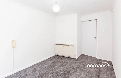 2 bedroom apartment to rent - Chiltern Court, Fawcett Road, Windsor, SL4 - Property View 3