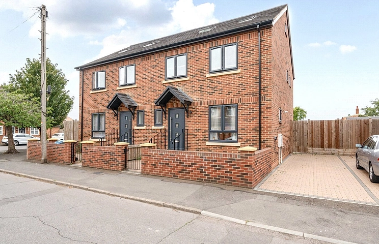 4 bedroom semi detached to rent - Princes Close, Eton Wick, Windsor, Berkshire, SL4