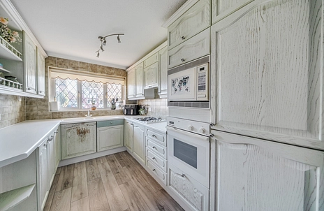 4 bedroom house for sale - Saxon Way, Old Windsor, Windsor, Berkshire, SL4 - Property View 3