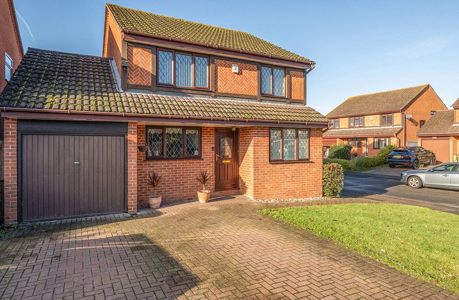 4 bedroom house for sale - Saxon Way, Old Windsor, Windsor, Berkshire, SL4 - Property View 1