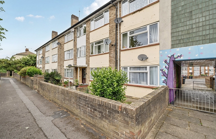 3 bedroom apartment for sale - Dedworth Road, Windsor, Berkshire, SL4