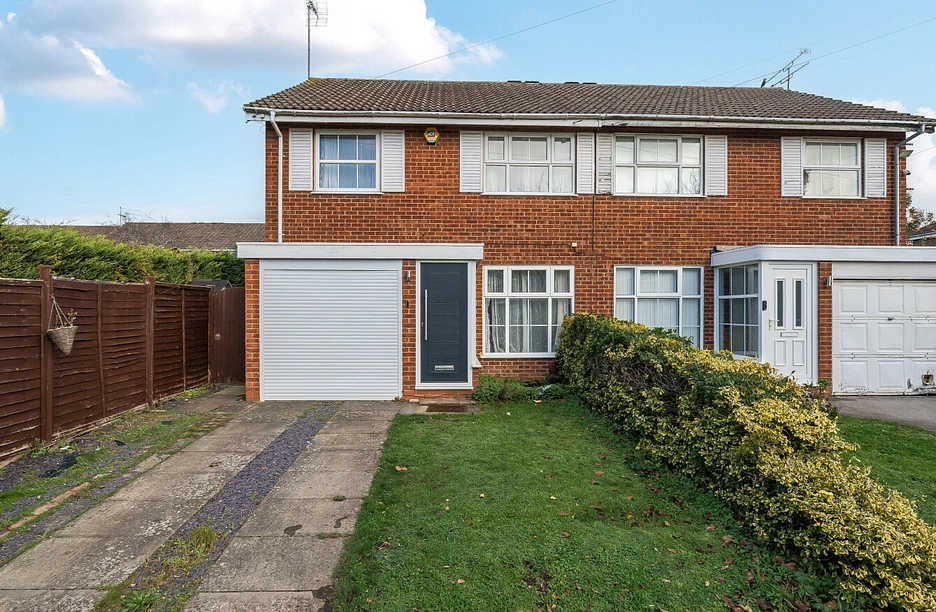 3 bedroom house for sale - Buckden Close, Woodley, Reading, Berkshire, RG5 - Property View 1