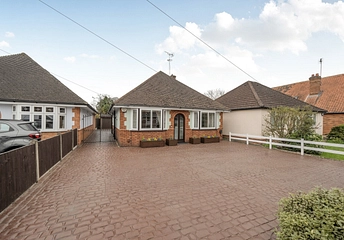 3 bedroom bungalow for sale - Reading Road, Woodley, Reading, Berkshire, RG5 - Property View 1