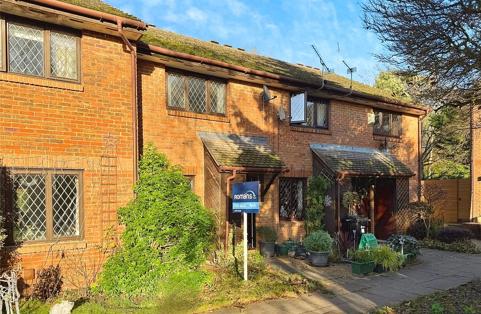 2 bedroom house for sale - Sweet Briar, Crowthorne, Berkshire, RG45 - Property View 1