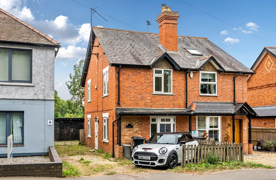 2 bedroom house for sale - Reading Road, Eversley, Hook, Berkshire, RG27 - Property View 1