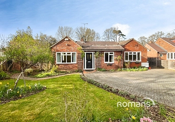4 bedroom bungalow for sale - Oaklea Drive, Eversley, Hook, Hampshire, RG27 - Property View 1
