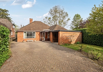 3 bedroom bungalow for sale - Chestnut Avenue, Wokingham, Berkshire, RG41 - Property View 1
