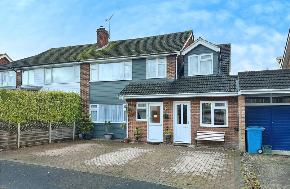 5 bedroom house for sale - Ives Close, Yateley, Hampshire, GU46 - Property View 1