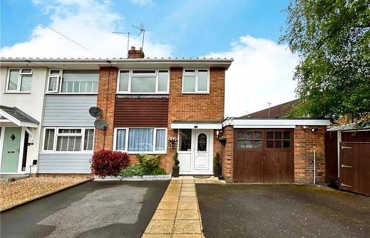 3 bedroom house for sale - Croft Lane, Yateley, Hampshire, GU46