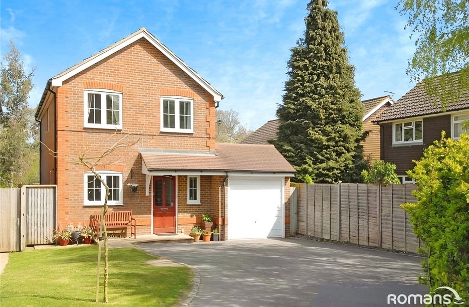 3 bedroom house for sale - Arlott Close, Eversley, Hook, Hampshire, RG27 - Property View 1