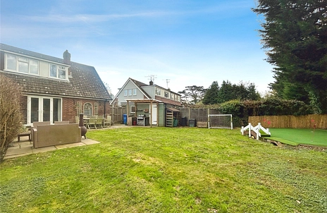 3 bedroom house for sale - Lodge Grove, Yateley, Hampshire, GU46 - Property View 3