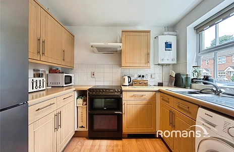 2 bedroom house for sale - Lower Canes, Yateley, Hampshire, GU46 - Property View 3