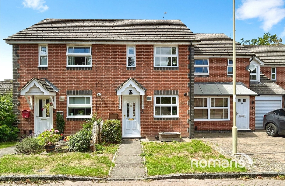 2 bedroom house for sale - Lower Canes, Yateley, Hampshire, GU46 - Property View 1