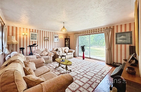 4 bedroom house for sale - Vicarage Road, Blackwater, Camberley, Hampshire, GU17 - Property View 3