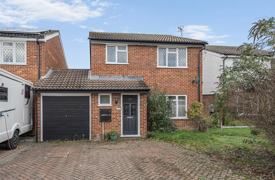 3 bedroom house for sale - Dickens Way, Yateley, Hampshire, GU46 - Property View 1