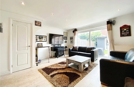 3 bedroom house for sale - Ryves Avenue, Yateley, Hampshire, GU46 - Property View 2