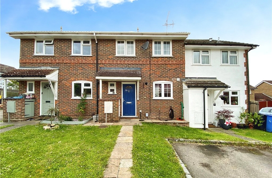 3 bedroom house for sale - Ryves Avenue, Yateley, Hampshire, GU46 - Property View 1