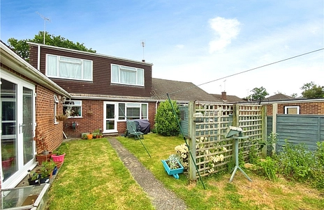 4 bedroom house for sale - Brinns Lane, Blackwater, Surrey, GU17 - Property View 2