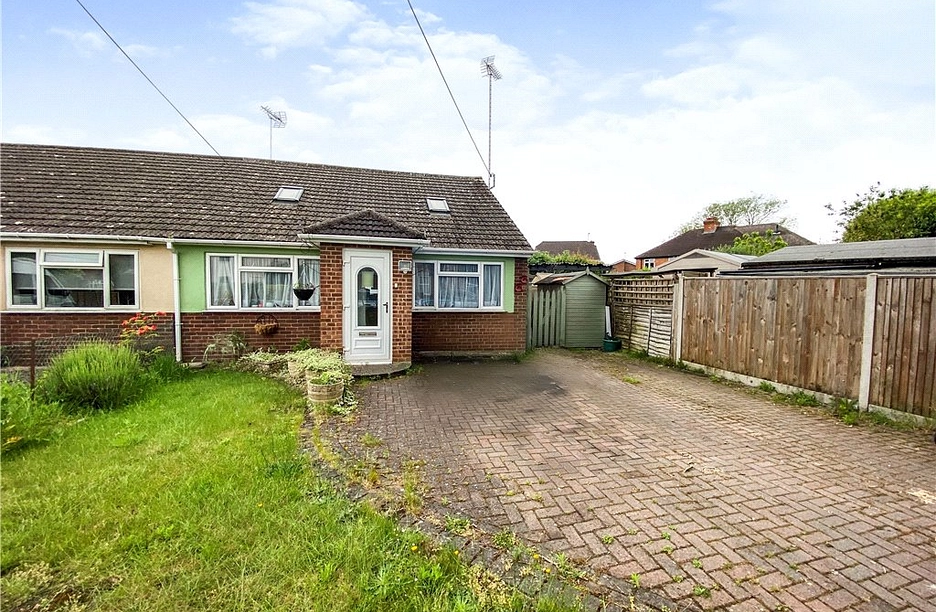 4 bedroom house for sale - Brinns Lane, Blackwater, Surrey, GU17 - Property View 1