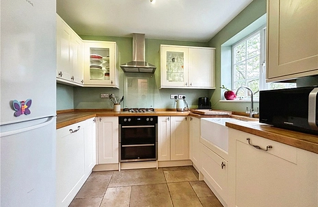 3 bedroom house for sale - Ryves Avenue, Yateley, Hampshire, GU46 - Property View 2