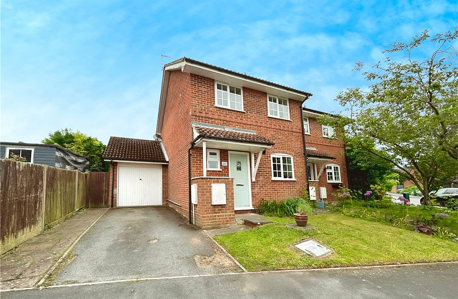3 bedroom house for sale - Ryves Avenue, Yateley, Hampshire, GU46 - Property View 1