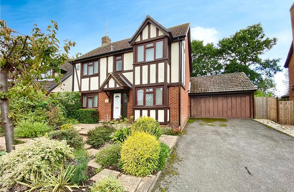 4 bedroom house for sale - Oldcorne Hollow, Yateley, Hampshire, GU46 - Property View 1