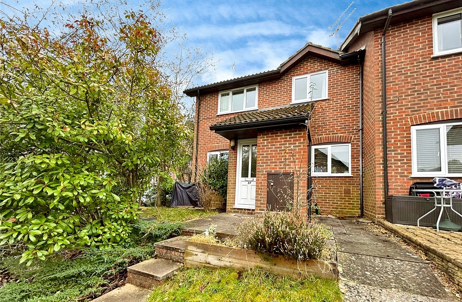 2 bedroom house for sale - Shaftesbury Mount, Blackwater, Camberley, Hampshire, GU17 - Property View 1