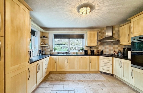 4 bedroom house for sale - Shires Way, Yateley, Hampshire, GU46 - Property View 2