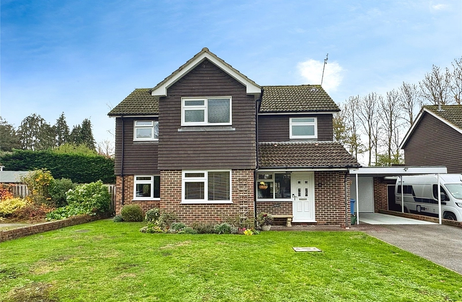 4 bedroom house for sale - Shires Way, Yateley, Hampshire, GU46 - Property View 1