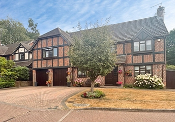 5 bedroom house for sale - Catesby Gardens, Yateley, Hampshire, GU46 - Property View 1
