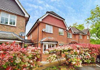 3 bedroom house for sale - Kings Glade, Yateley, Hampshire, GU46 - Property View 1